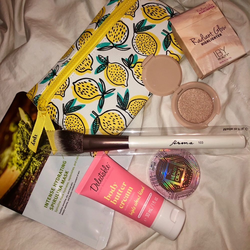Makeup bundle!!